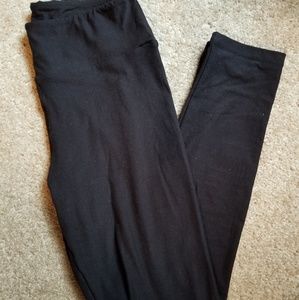 **SOLD**Lularoe OS black leggings